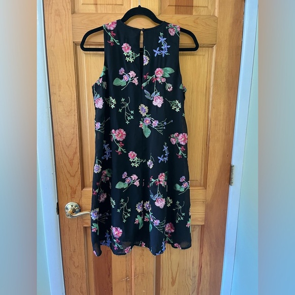 Calvin Klein Floral Embroidered Trapeze Shift Dress Size 10 Black Sleeveless - Picture 3 of 9